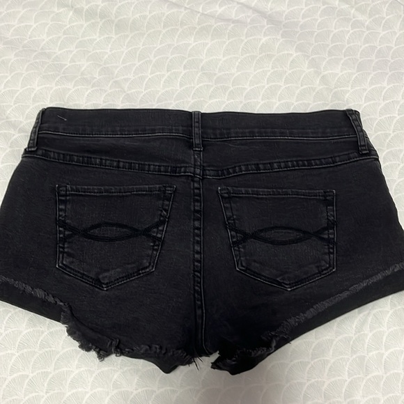 Abercrombie & Fitch Women’s Size 4 W 27 Black Jean Shorts - Picture 2 of 4